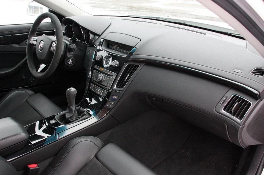 Cadillac CTS-V Sport Wagon 2011 года  (фото 41 из 73)